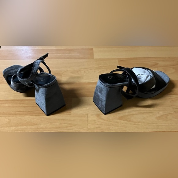 Gray Velvet Coconuts By Matisse/Block Heel Robin Platform Sandals Size 7 NWOT - Picture 10 of 11